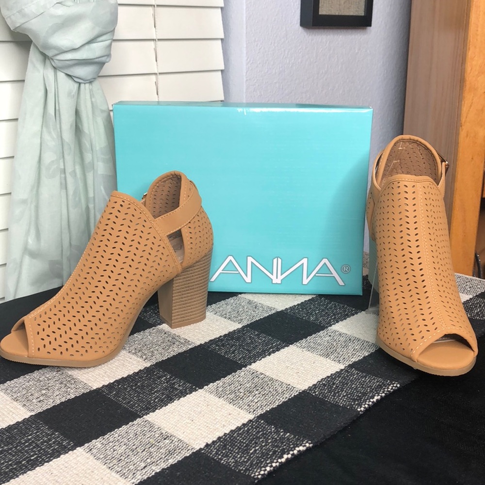 Anna Sapphire Tan Peep Toe Booties NIB